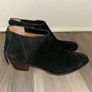 Trask black suede pointed toe ankle boots zip closure block heel